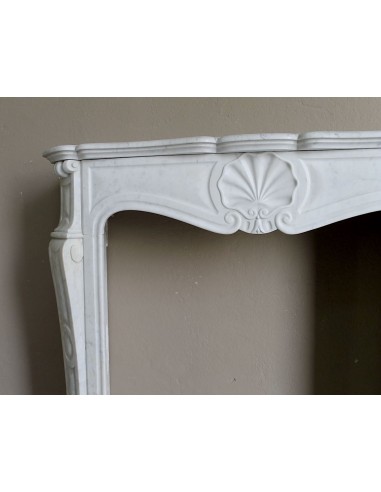 Antique nineteenth-century Baroque fireplace mantel in white marble, available at a special discounted price.