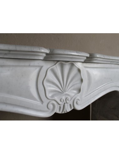 Antique nineteenth-century Baroque fireplace mantel in white marble, available at a special discounted price.