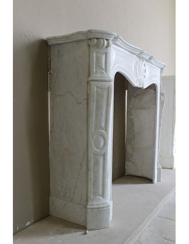 Antique nineteenth-century Baroque fireplace mantel in white marble, available at a special discounted price.