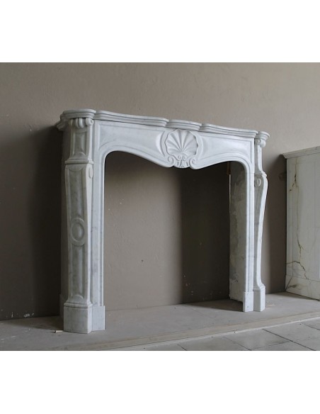 Antique nineteenth-century Baroque fireplace mantel in white marble, available at a special discounted price.