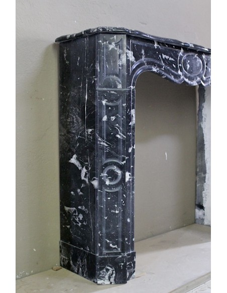 019 ANTIQUE ORIGINAL LOUIS XV "POMPADOUR PLAT" FIREPLACE MANTEL IN BLACK MARQUINIA MARBLE