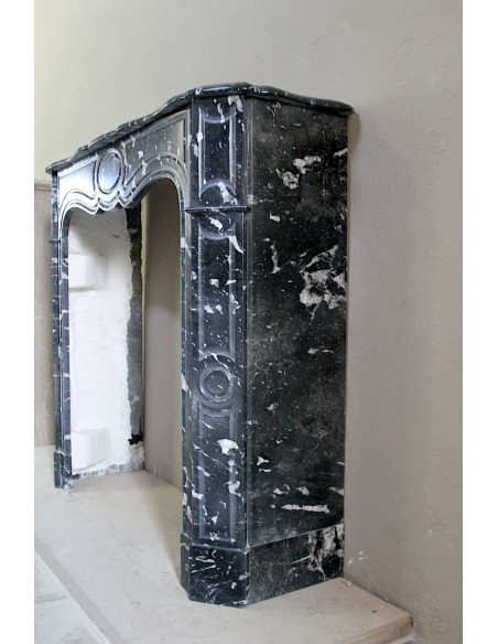 019 ANTIQUE ORIGINAL LOUIS XV "POMPADOUR PLAT" FIREPLACE MANTEL IN BLACK MARQUINIA MARBLE