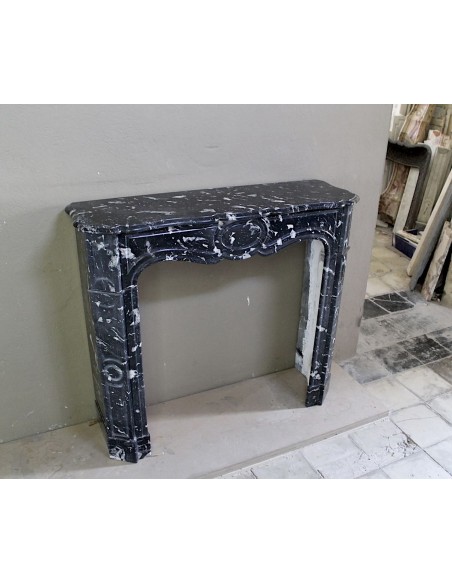 019 ANTIQUE ORIGINAL LOUIS XV "POMPADOUR PLAT" FIREPLACE MANTEL IN BLACK MARQUINIA MARBLE