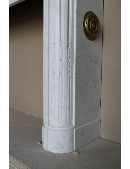 259 ANTIQUE LOUIS XVI "DÉMI-LUNE TROIS FLEURS" FIREPLACE MANTEL IN WHITE CARRARA MARBLE
