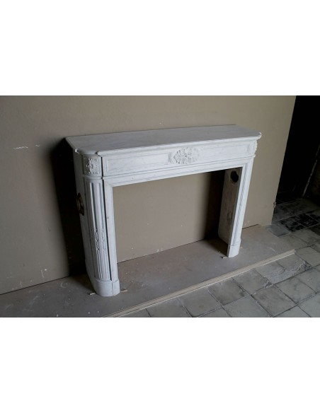 259 ANTIQUE LOUIS XVI "DÉMI-LUNE TROIS FLEURS" FIREPLACE MANTEL IN WHITE CARRARA MARBLE