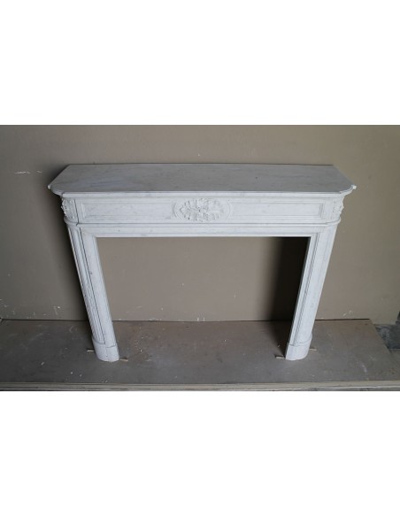 259 ANTIQUE LOUIS XVI "DÉMI-LUNE TROIS FLEURS" FIREPLACE MANTEL IN WHITE CARRARA MARBLE