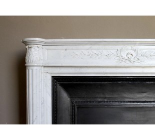 Important Louis XVI marble fireplace mantel carved in White marble with fluted Neoclassical columns 2
