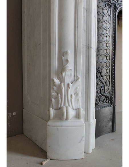 070 AG ANTIQUE FLORAL LOUIS XV "DAUPHIN" FIREPLACE MANTEL IN WHITE CARRARA "P" MARBLE WITH ITS OWN ARTISTIC CAST IRON INSERT