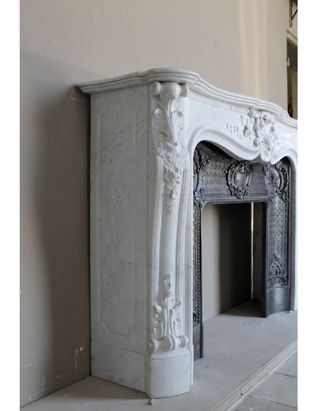 070 AG ANTIQUE FLORAL LOUIS XV "DAUPHIN" FIREPLACE MANTEL IN WHITE CARRARA "P" MARBLE WITH ITS OWN ARTISTIC CAST IRON INSERT
