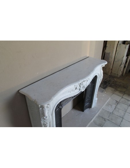 070 AG ANTIQUE FLORAL LOUIS XV "DAUPHIN" FIREPLACE MANTEL IN WHITE CARRARA "P" MARBLE WITH ITS OWN ARTISTIC CAST IRON INSERT