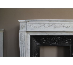 Important white veined Calacatta marble fireplace with refined floral carving. 2