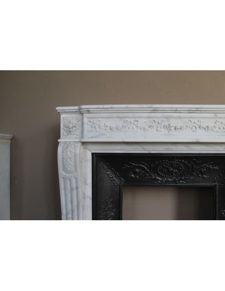 257 AG EXCEPTIONAL LOUIS XVI FIREPLACE MANTEL IN VEINED STATUARY CALACATTA MARBLE