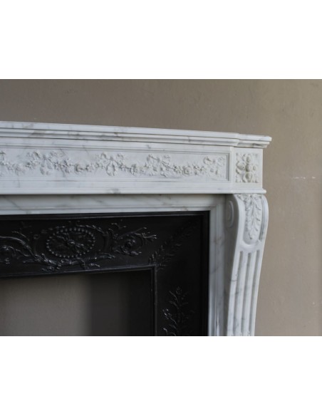 257 AG EXCEPTIONAL LOUIS XVI FIREPLACE MANTEL IN VEINED STATUARY CALACATTA MARBLE