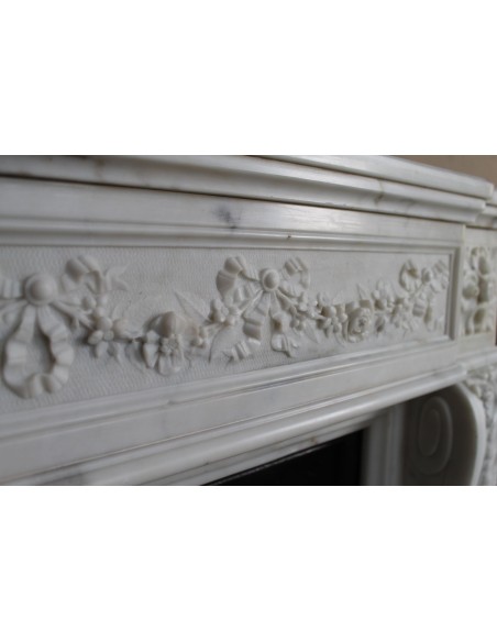 257 AG EXCEPTIONAL LOUIS XVI FIREPLACE MANTEL IN VEINED STATUARY CALACATTA MARBLE