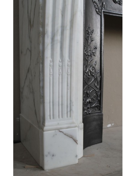 257 AG EXCEPTIONAL LOUIS XVI FIREPLACE MANTEL IN VEINED STATUARY CALACATTA MARBLE