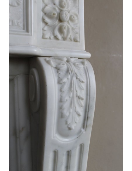 257 AG EXCEPTIONAL LOUIS XVI FIREPLACE MANTEL IN VEINED STATUARY CALACATTA MARBLE