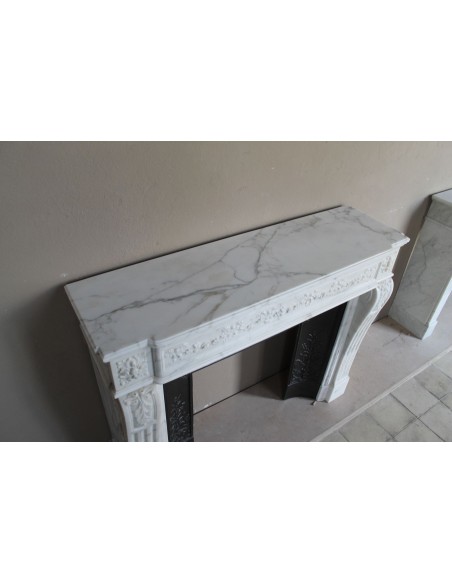 257 AG EXCEPTIONAL LOUIS XVI FIREPLACE MANTEL IN VEINED STATUARY CALACATTA MARBLE