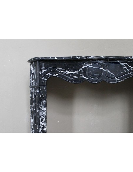 078 ORIGINAL LOUIS XV "POMPADOUR PLAT" FIREPLACE MANTEL CARVED IN BLACK AND WHITE MARQUINIA MARBLE