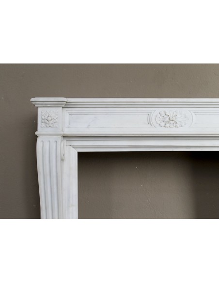 213 BEAUTIFUL ANTIQUE LOUIS XVI "TROIS FLEURS" FIREPLACE MANTEL IN WHITE STATUARY CARRARA MARBLE