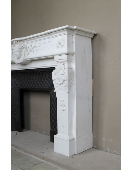 219 AG EXCEPTIONAL LOUIS XVI "TÊTE DE FEMME" FIREPLACE SURROUND CARVED IN WHITE STATUARY MARBLE