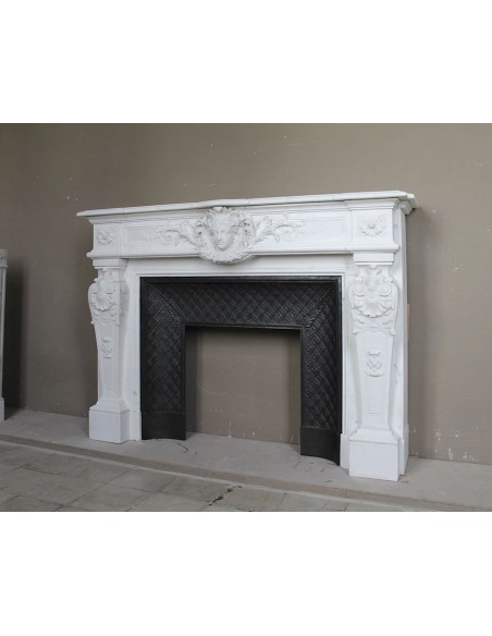 219 AG EXCEPTIONAL LOUIS XVI "TÊTE DE FEMME" FIREPLACE SURROUND CARVED IN WHITE STATUARY MARBLE