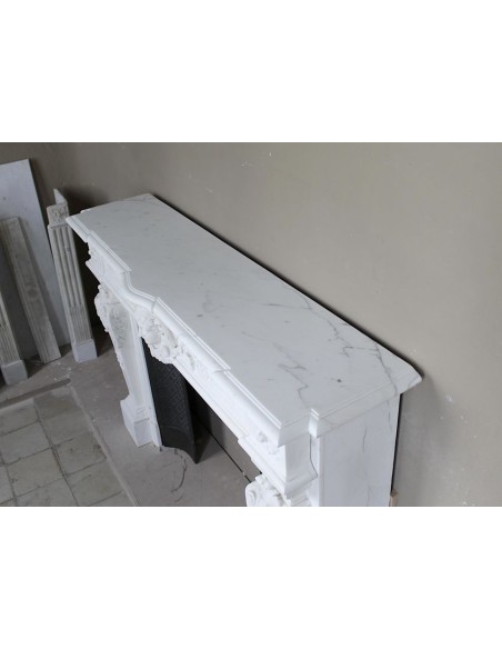 219 AG EXCEPTIONAL LOUIS XVI "TÊTE DE FEMME" FIREPLACE SURROUND CARVED IN WHITE STATUARY MARBLE