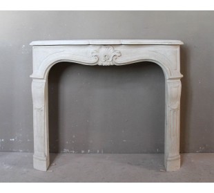 Antique fireplace carved in gilded stone, called “Pierre dorée,” of French origin and 19th century.