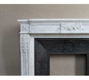 Antique exceptional Neoclassical fireplace mantel carved in white Carrara marble. This mantel has its original cast iron insert. 2