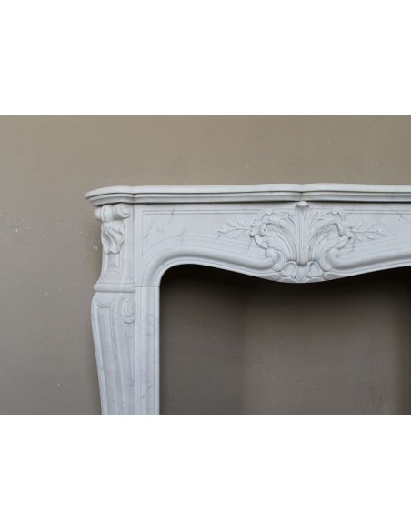 014 IMPORTANT VERY SMALL FLORAL LOUIS XV FIREPLACE MANTEL CARVED IN WHITE CARRARA "P" MARBLE