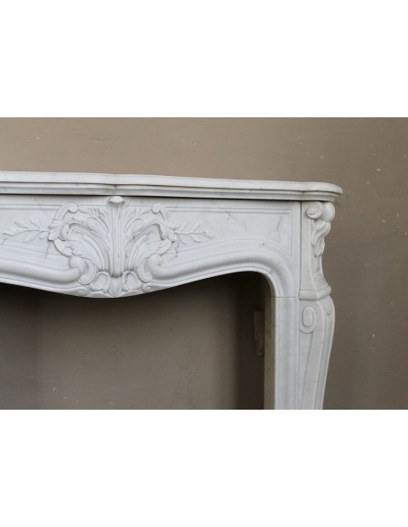 014 IMPORTANT VERY SMALL FLORAL LOUIS XV FIREPLACE MANTEL CARVED IN WHITE CARRARA "P" MARBLE