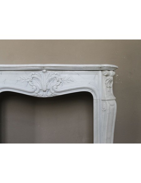014 IMPORTANT VERY SMALL FLORAL LOUIS XV FIREPLACE MANTEL CARVED IN WHITE CARRARA "P" MARBLE