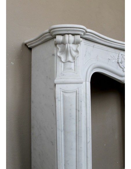 014 IMPORTANT VERY SMALL FLORAL LOUIS XV FIREPLACE MANTEL CARVED IN WHITE CARRARA "P" MARBLE