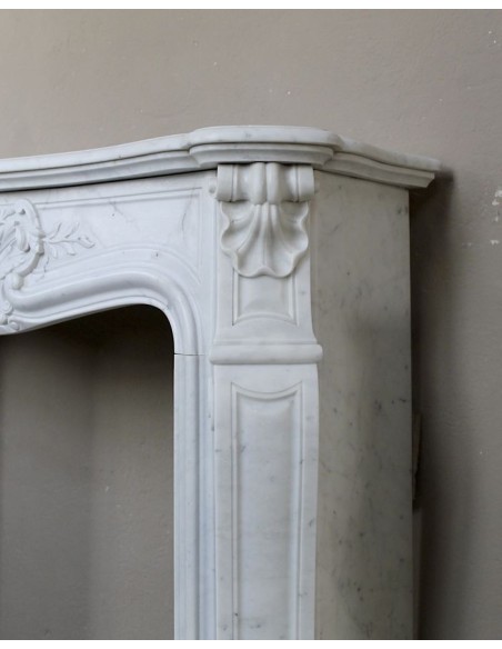 014 IMPORTANT VERY SMALL FLORAL LOUIS XV FIREPLACE MANTEL CARVED IN WHITE CARRARA "P" MARBLE
