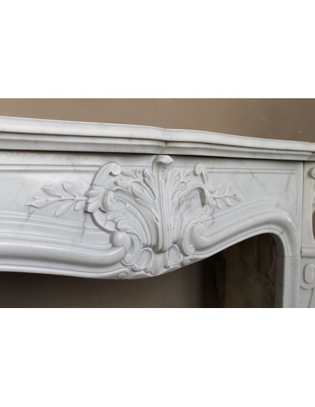 014 IMPORTANT VERY SMALL FLORAL LOUIS XV FIREPLACE MANTEL CARVED IN WHITE CARRARA "P" MARBLE