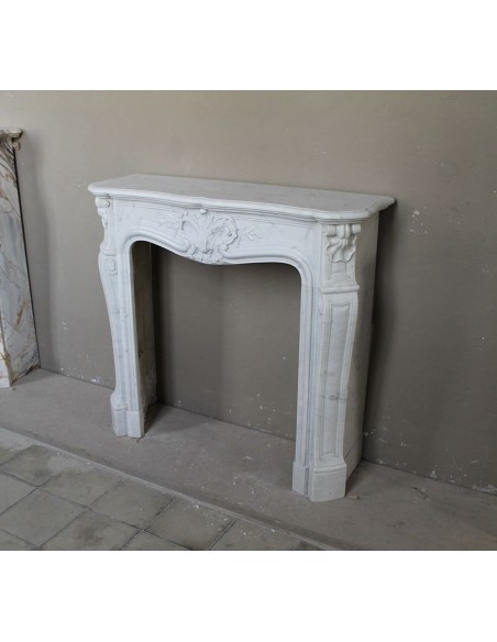 014 IMPORTANT VERY SMALL FLORAL LOUIS XV FIREPLACE MANTEL CARVED IN WHITE CARRARA "P" MARBLE