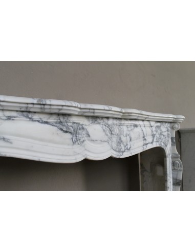 ANTIQUE LOUIS XV PIED GALBÉ FIREPLACE SURROUND IN ITALIAN WHITE VEINED ARABESCATO MARBLE