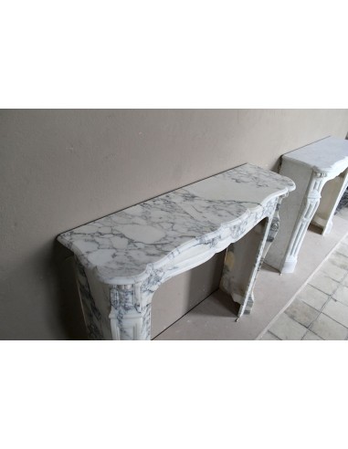 ANTIQUE LOUIS XV PIED GALBÉ FIREPLACE SURROUND IN ITALIAN WHITE VEINED ARABESCATO MARBLE