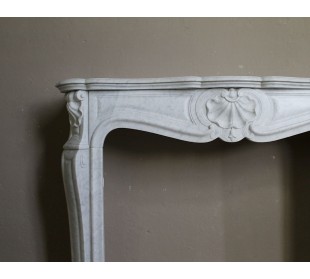 Antique White Carrara marble fireplace. This mantel is called "Three Shells" because of its decorations and sculptures. 2