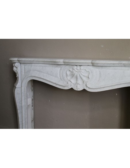 041 ANTIQUE "TROIS COQUILLES" MARBLE MANTEL IN WHITE CARRARA MARBLE