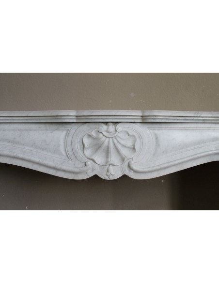 041 ANTIQUE "TROIS COQUILLES" MARBLE MANTEL IN WHITE CARRARA MARBLE