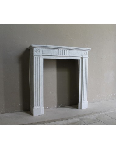 Charming Neoclassical antique fireplace in white marble, featuring refined floral sculptural details.