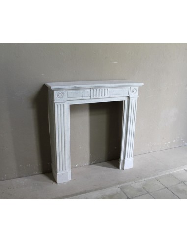 Charming Neoclassical antique fireplace in white marble, featuring refined floral sculptural details.