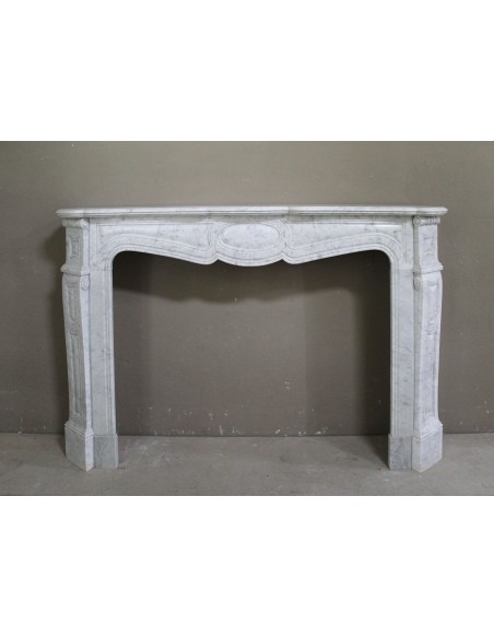 052 ORIGINAL ANTIQUE BAROQUE "PIED GALBÉ" FIREPALCE MANTEL SURROUND IN WHITE CARRARA MARBLE
