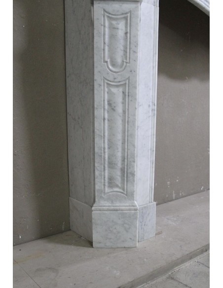 052 ORIGINAL ANTIQUE BAROQUE "PIED GALBÉ" FIREPLACE MANTEL IN WHITE CARRARA MARBLE