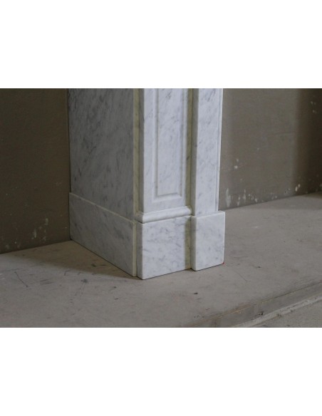 312 ANTIQUE LOUIS XIV "PARISIENNE" FIREPLACE MANTEL IN WHITE CARRARA MARBLE