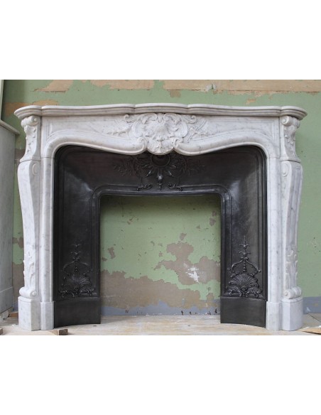 064 AG ANTIQUE LOUIS XV "TROIS GLANDS" FIREPLACE SURROUND IN WHITE CARRARA MARBLE WITH ITS ORIGINAL FLORAL CAST IRON INSER