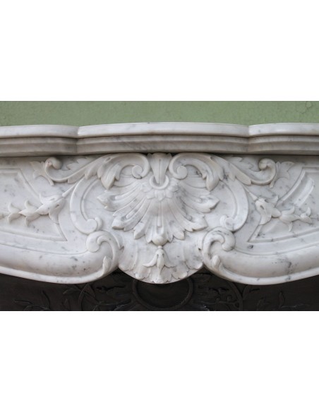 064 AG ANTIQUE LOUIS XV "TROIS GLANDS" FIREPLACE SURROUND IN WHITE CARRARA MARBLE WITH ITS ORIGINAL FLORAL CAST IRON INSER