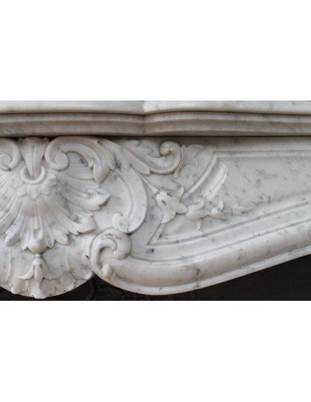 064 AG ANTIQUE LOUIS XV "TROIS GLANDS" FIREPLACE SURROUND IN WHITE CARRARA MARBLE WITH ITS ORIGINAL FLORAL CAST IRON INSER