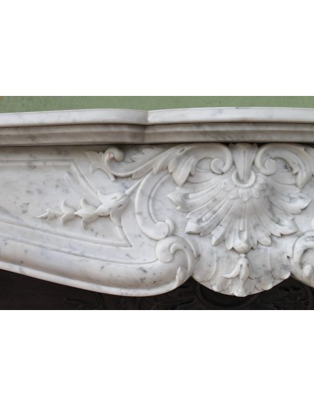 064 AG ANTIQUE LOUIS XV "TROIS GLANDS" FIREPLACE SURROUND IN WHITE CARRARA MARBLE WITH ITS ORIGINAL FLORAL CAST IRON INSER