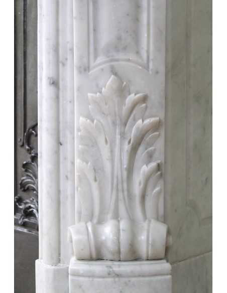 064 AG ANTIQUE LOUIS XV "TROIS GLANDS" FIREPLACE SURROUND IN WHITE CARRARA MARBLE WITH ITS ORIGINAL FLORAL CAST IRON INSER